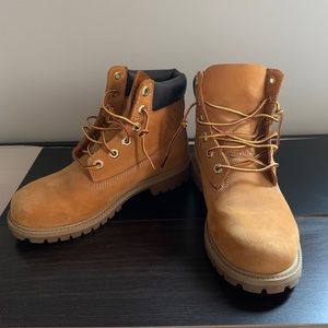 Timberland boots. Fits women’s size 7-7 1/2